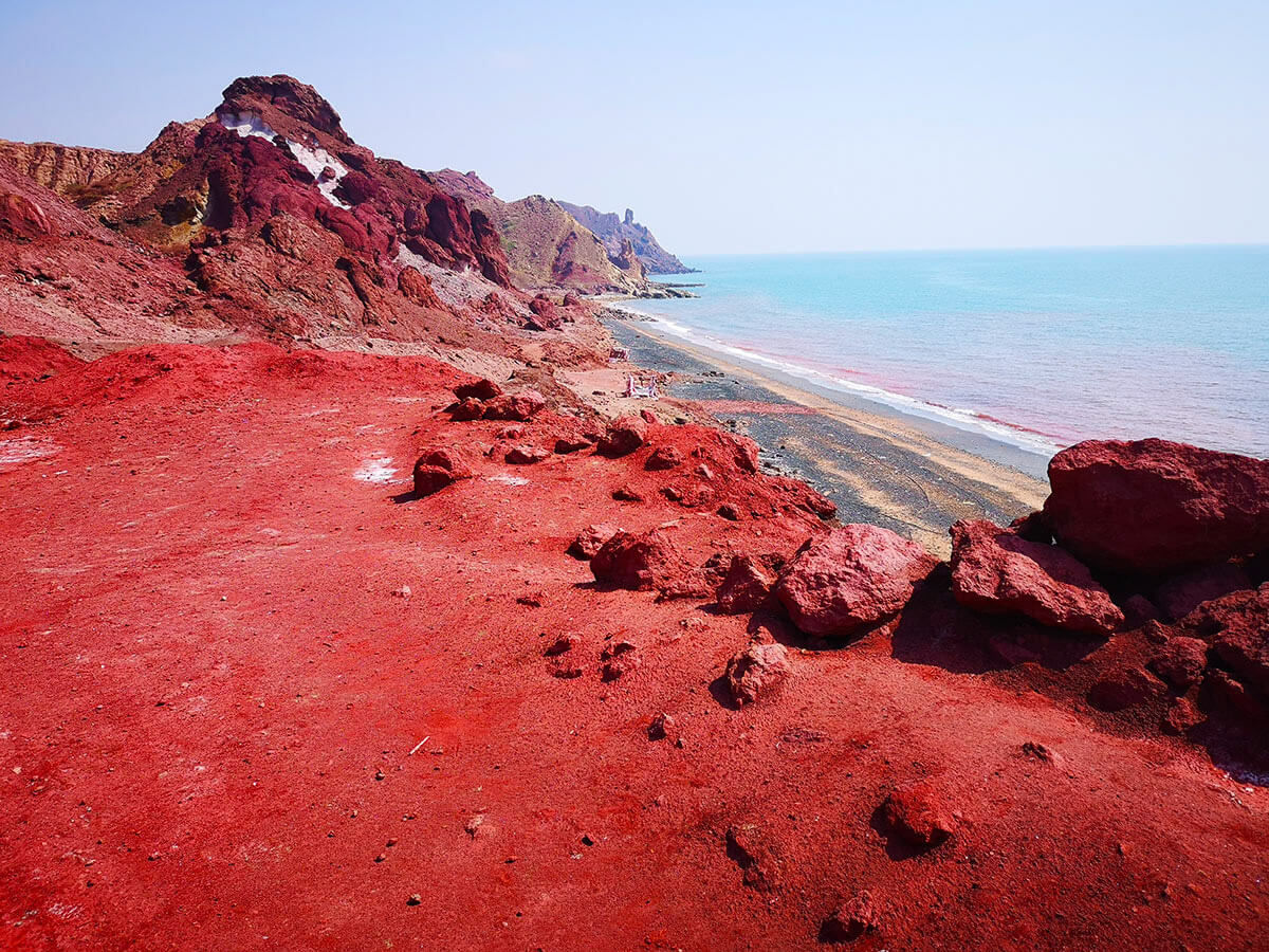 Bãi biển đảo cầu vồng Hormuz được mệnh danh là biển Đỏ ở Iran