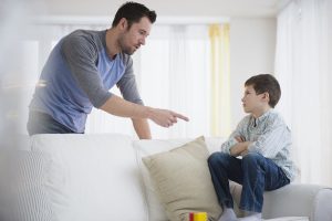 Lối ứng xử của cha mẹ có thể gây nhiều tác động tới sự phát triển của trẻ